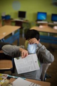 Deutschen Übersetzerfond Schreib- und Übersetzungs-Projekt im Schiller-Gymnasium In zwei Sprachen Larissa Bender und Andrea Karime © (c) Thekla Ehling , Koernerstrasse 6-8 , 50823 Koeln , Germany , mobil+49(0)1777635242 , http://www.thekla-ehling.de , t.ehling@netcologne.de Verwendung nur gegen Honorar + MwSt und Beleg. Urhebernennung wird verlangt. Keine Rechte Dritter verfuegbar, es gelten die Allgemeinen Geschaefts Bedingungen