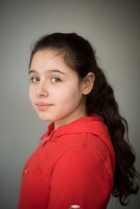 Deutschen Übersetzerfond Schreib- und Übersetzungs-Projekt im Schiller-Gymnasium In zwei Sprachen Larissa Bender und Andrea Karime © (c) Thekla Ehling , Koernerstrasse 6-8 , 50823 Koeln , Germany , mobil+49(0)1777635242 , http://www.thekla-ehling.de , t.ehling@netcologne.de Verwendung nur gegen Honorar + MwSt und Beleg. Urhebernennung wird verlangt. Keine Rechte Dritter verfuegbar, es gelten die Allgemeinen Geschaefts Bedingungen