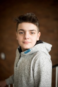 Deutschen Übersetzerfond Schreib- und Übersetzungs-Projekt im Schiller-Gymnasium In zwei Sprachen Larissa Bender und Andrea Karime © (c) Thekla Ehling , Koernerstrasse 6-8 , 50823 Koeln , Germany , mobil+49(0)1777635242 , http://www.thekla-ehling.de , t.ehling@netcologne.de Verwendung nur gegen Honorar + MwSt und Beleg. Urhebernennung wird verlangt. Keine Rechte Dritter verfuegbar, es gelten die Allgemeinen Geschaefts Bedingungen